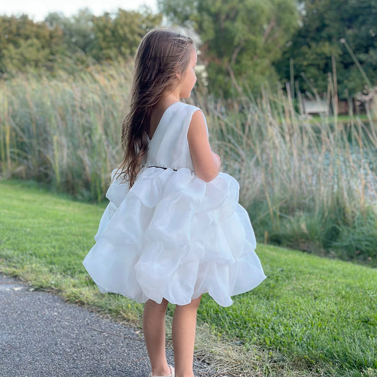 Sleeveless bodice of the Melody white dress